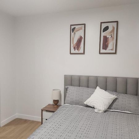 Brand New Deluxe 2 Bedroom Suite With Ac & Den YYC Exterior foto